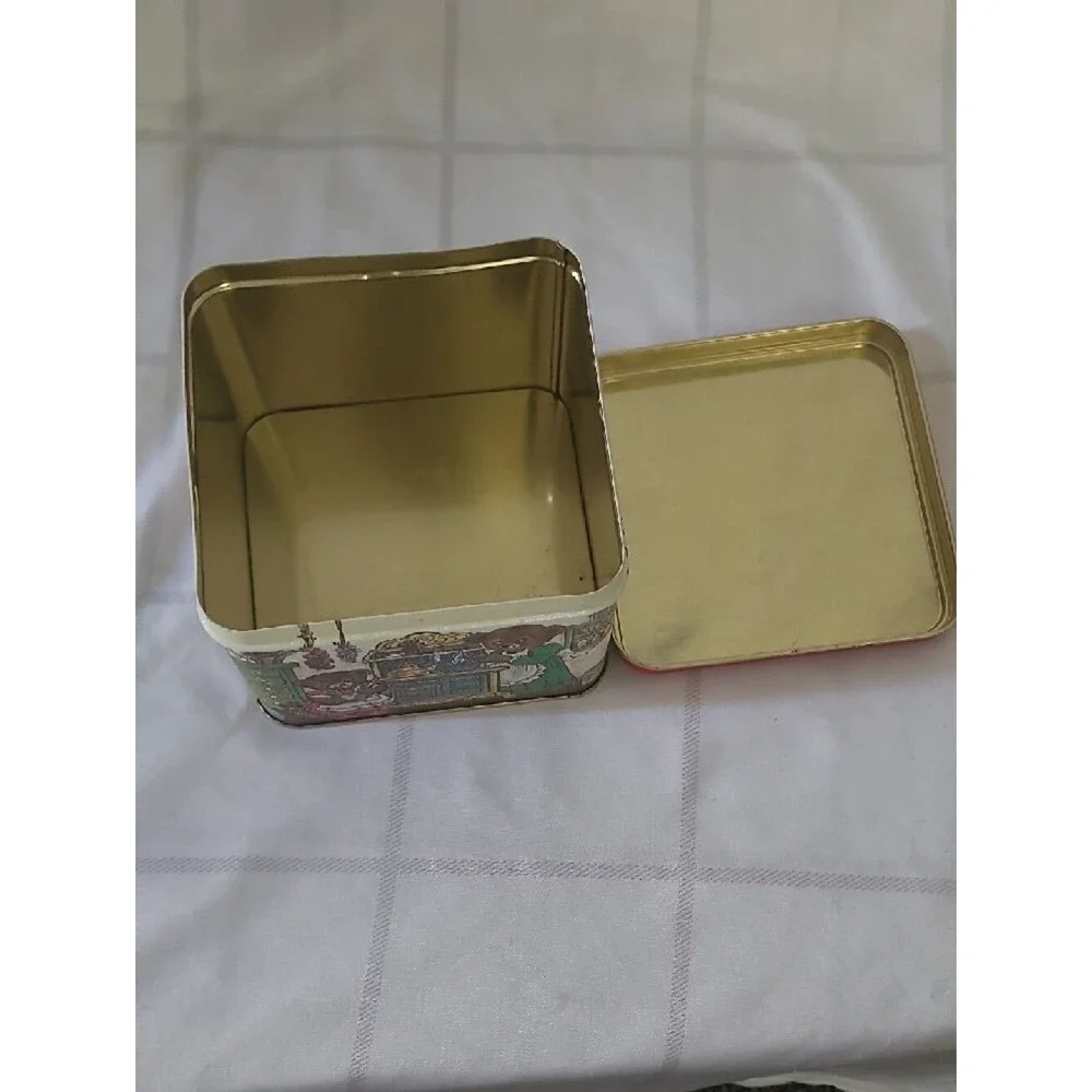 Unbranded charming collectible